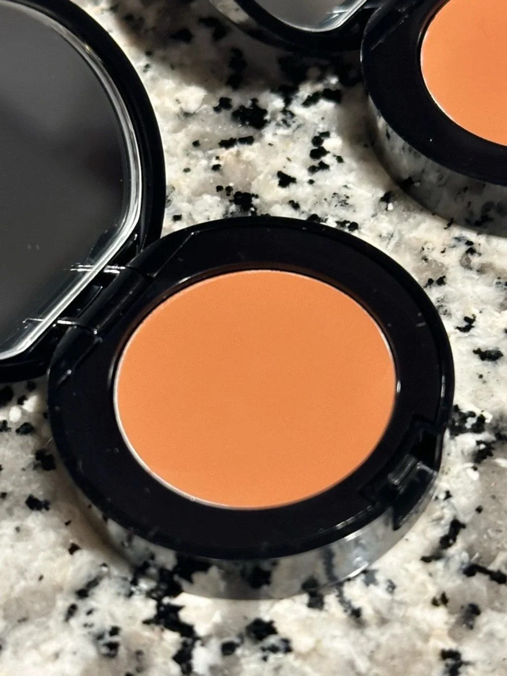 $60! Bobbi Brown Cream Corrector Duo Pot Deep Bisque. UNUSED, FREE SHIPPING!